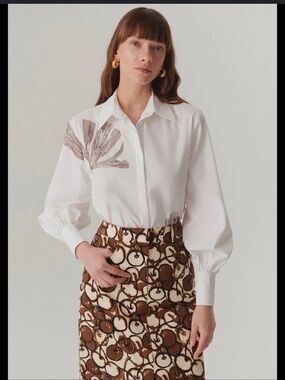 Exquise Ayla Shirt in Bone with Brown Leaf Embroidered Stitching.
